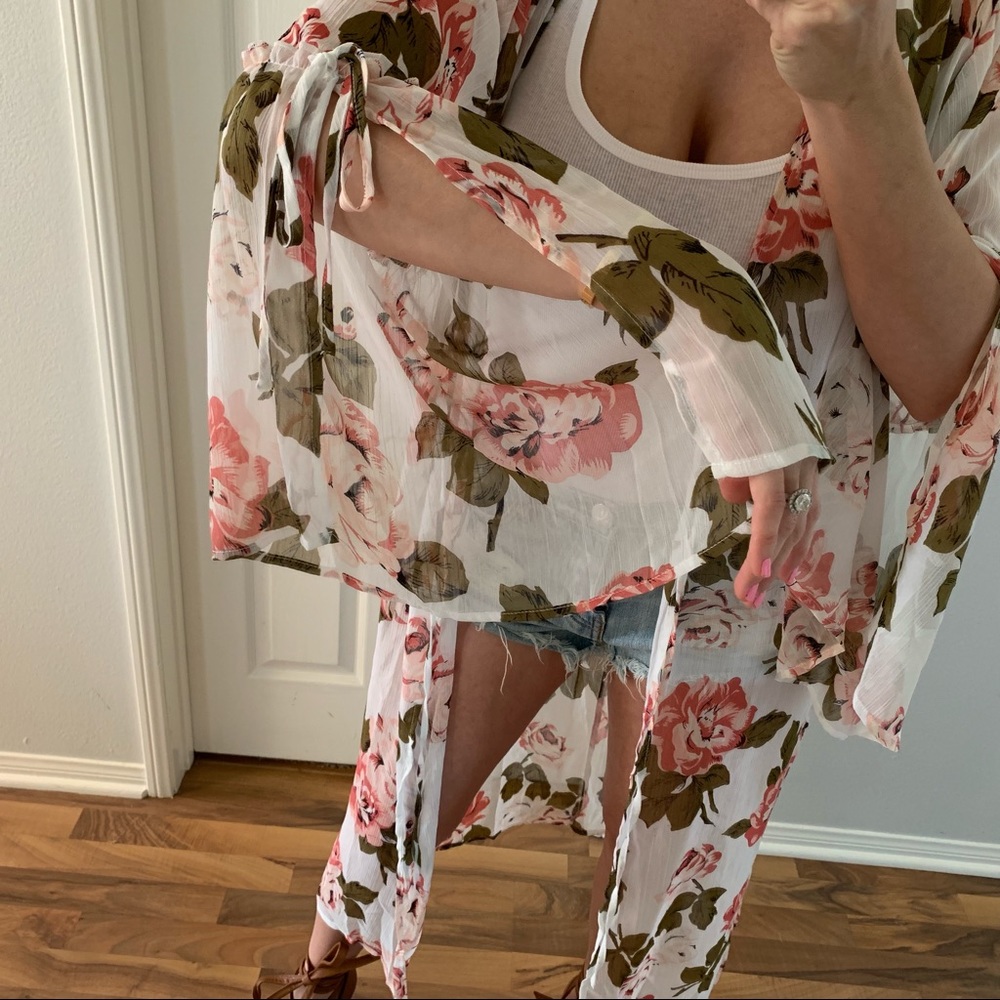 RESERVED 🔒 Gorgeous Floral Sheer Kimono Wrap - Picture 4 of 8